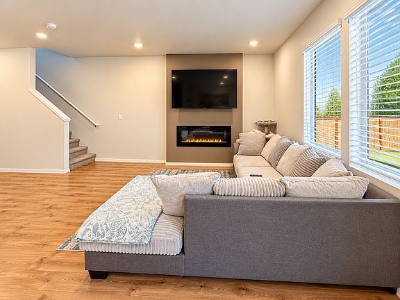3rd image of 1033 Stubb Rd