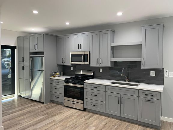 2nd image of 5526 Tyrone Ave #5528