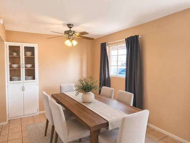 1425 E Hudson Dr — Photo 3
