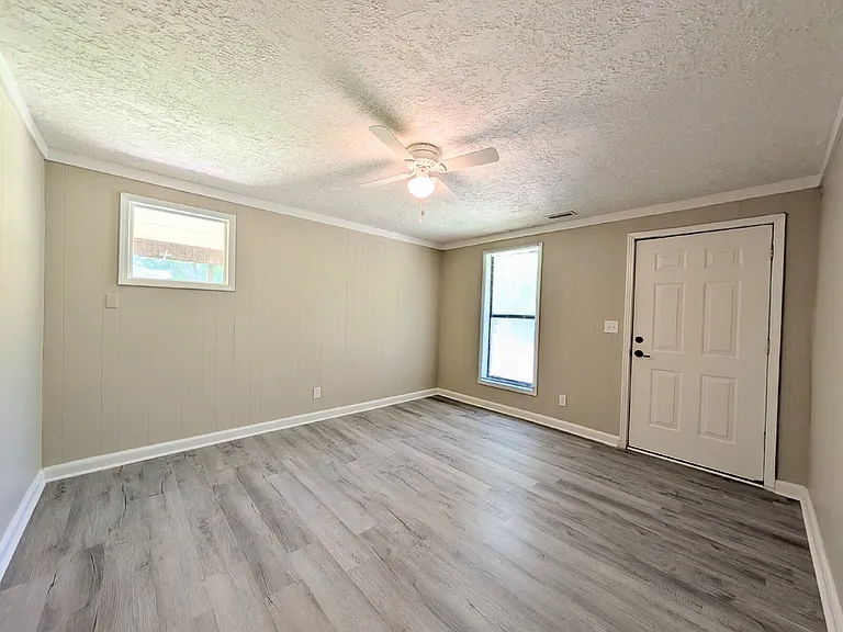 220 Travis Ln — Photo 5