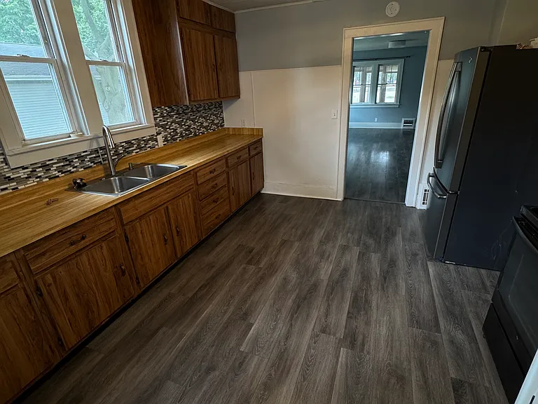 1510 Summit Ave #B — Photo 3