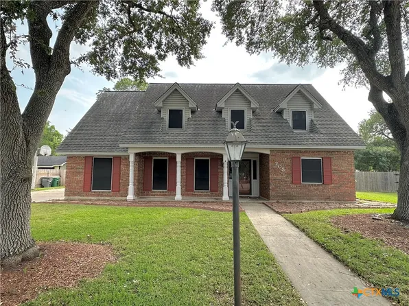 203 Hampshire St, Victoria, TX 77904