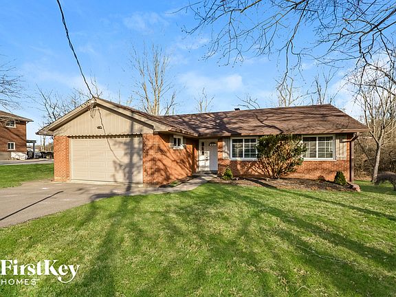 2nd image of 913 Lakeshore Dr