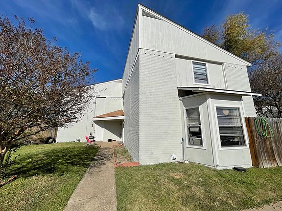 2nd image of 1425 Hawk Tree Dr #1425