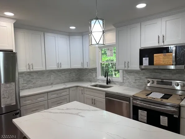 89 Leo Ave, Hopatcong Boro, NJ 07874