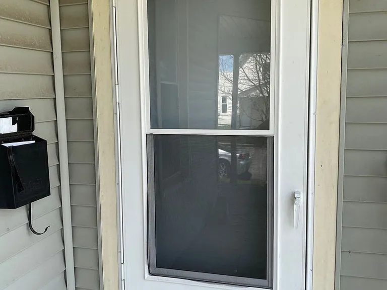 1601 Grove St — Photo 2