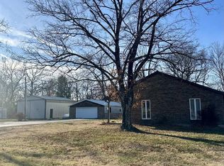 2407 Selmaville Rd, Salem, IL 62881