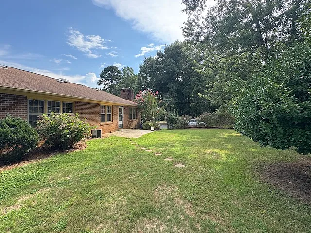 3 bed, 1800 sqft, $2,000 — Photo 3