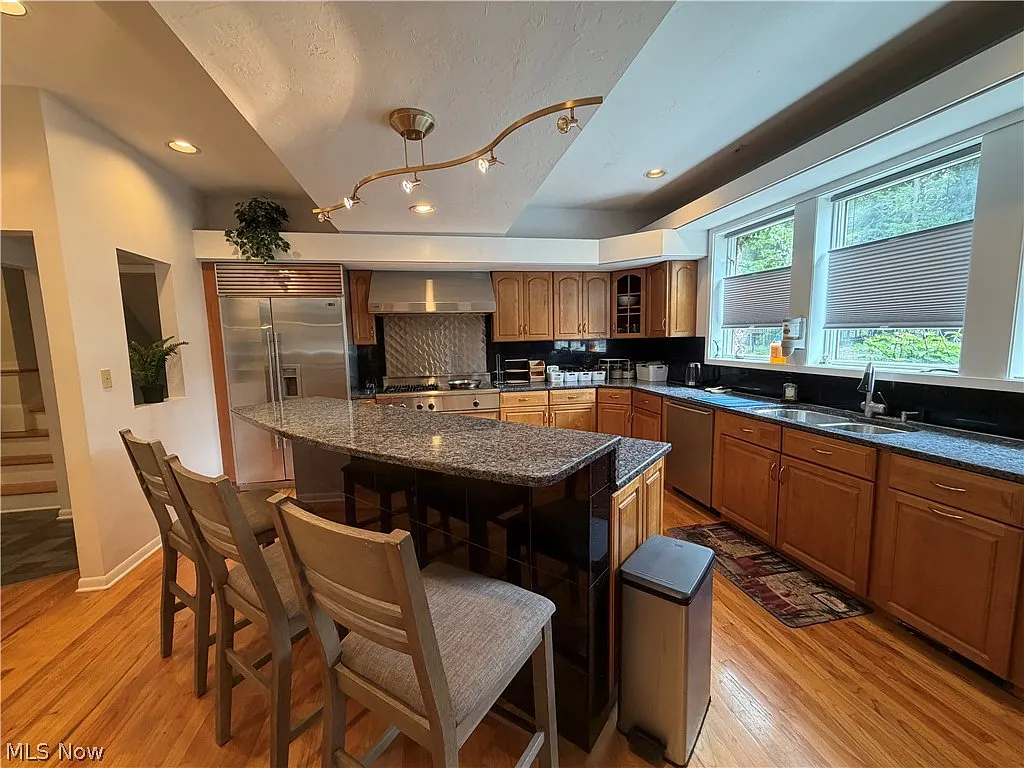 4 bed, 3.5 bath, 3420 sqft, $4,000 — Photo 4