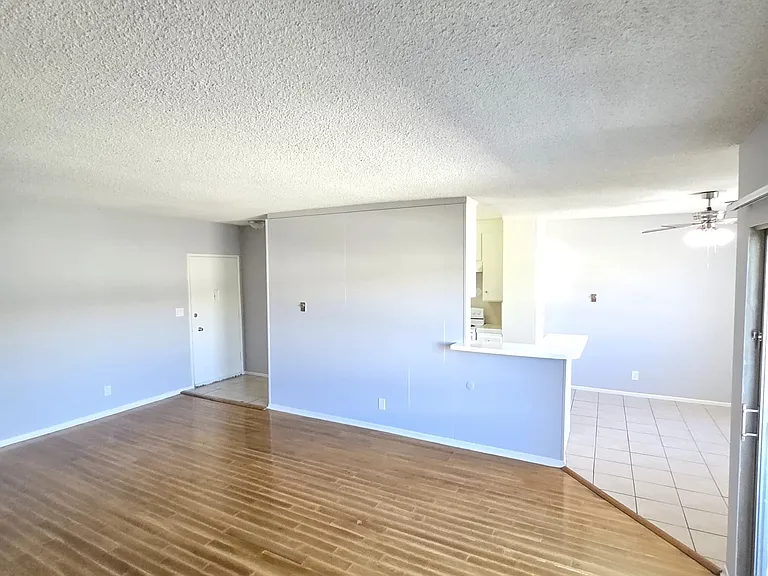 13955 Oxnard St — Photo 19