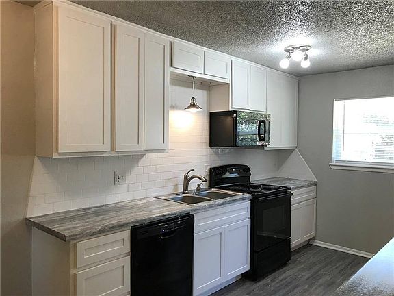 4th image of 602 Woods Dr