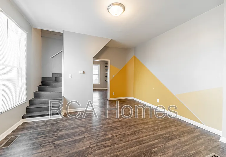1011 E Legrande Ave #E — Photo 5
