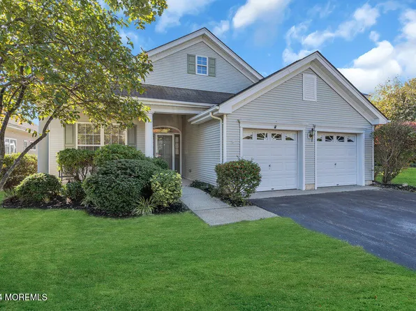27 Goldensprings Drive, Lakewood, NJ 08701