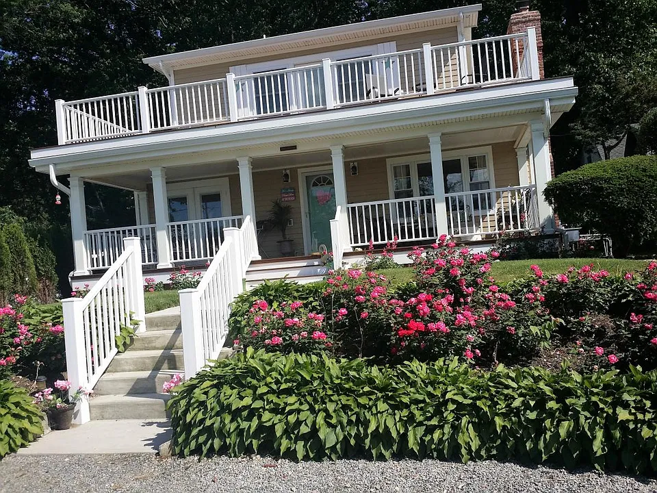 Porch & Balcony