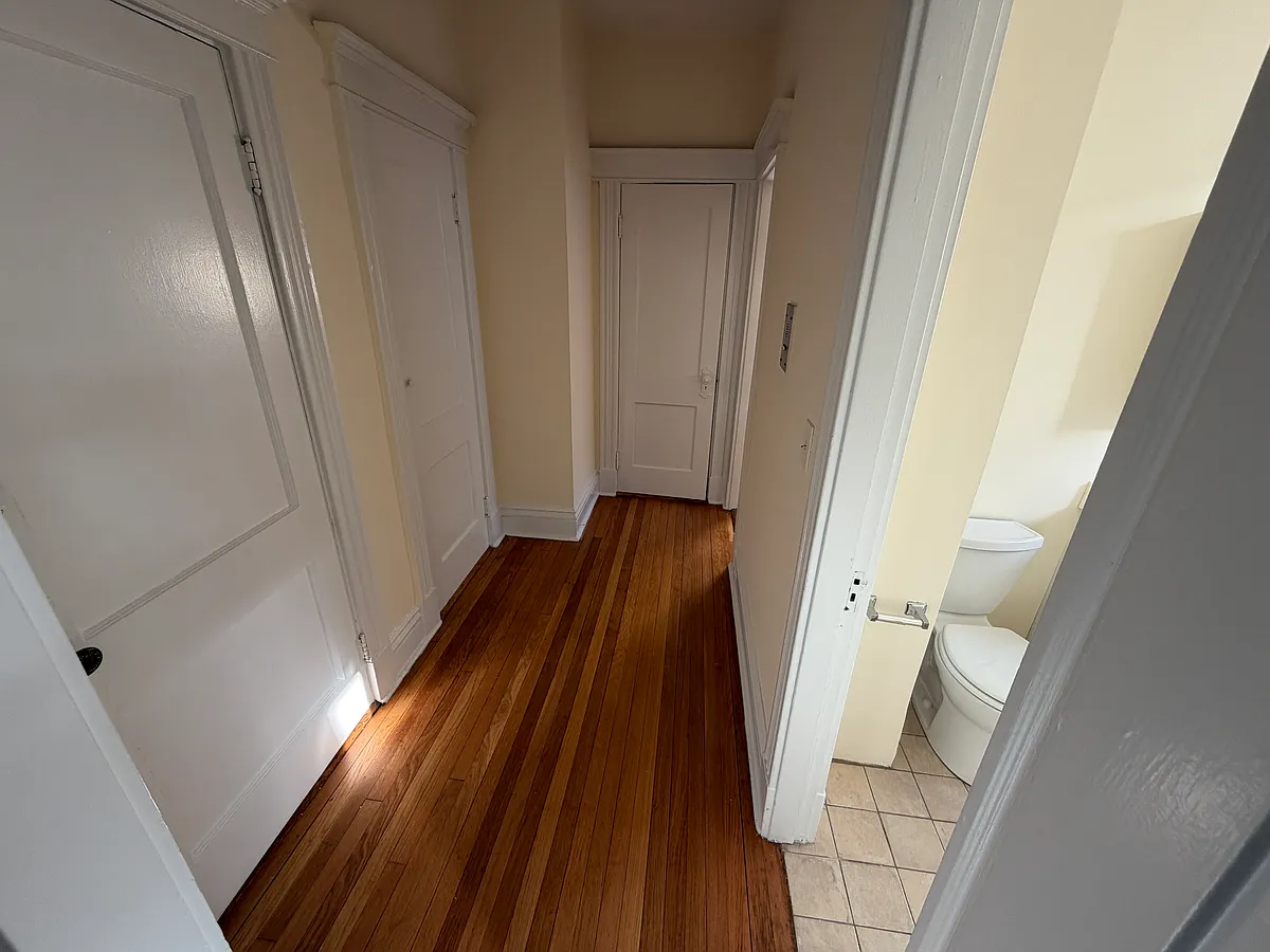 Building Photo - 31 Saint Lukes Rd #10