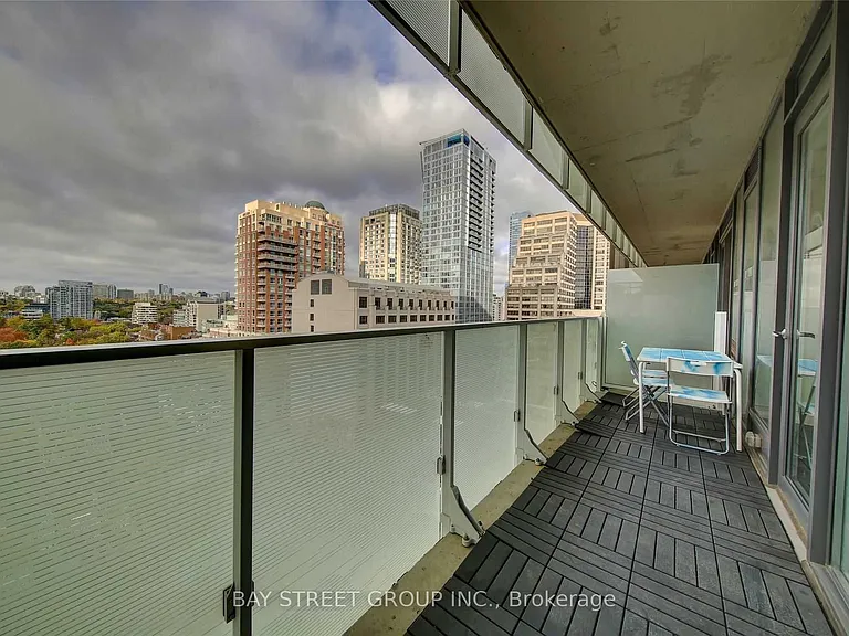 200 Bloor St W #1409 — Photo 35
