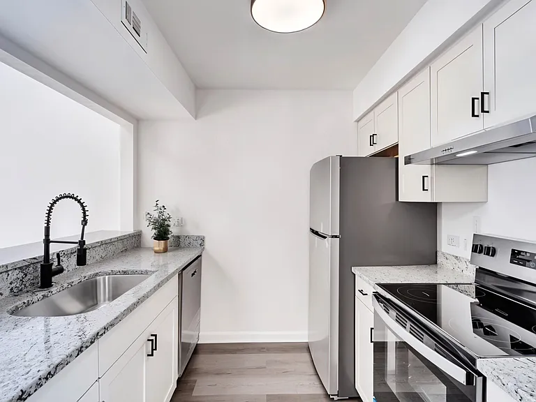 3801 Buchanan Dr — Photo 6