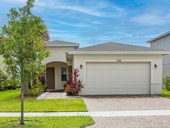 2nd image of 725 NW Leonardo Circle