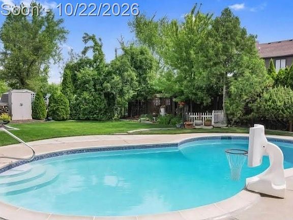 3rd image of 1140 W Lemont Ct
