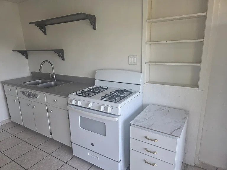 Zulema St — Photo 19