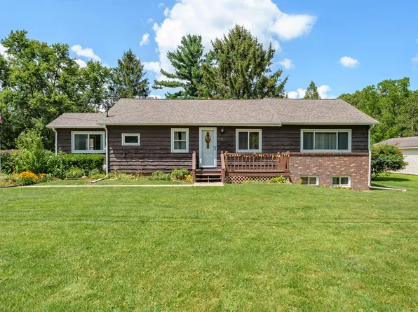 5881 N Riverview Dr, Kalamazoo, MI 49004