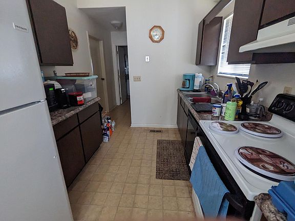 4th image of 1465 Eaton Ave #1
