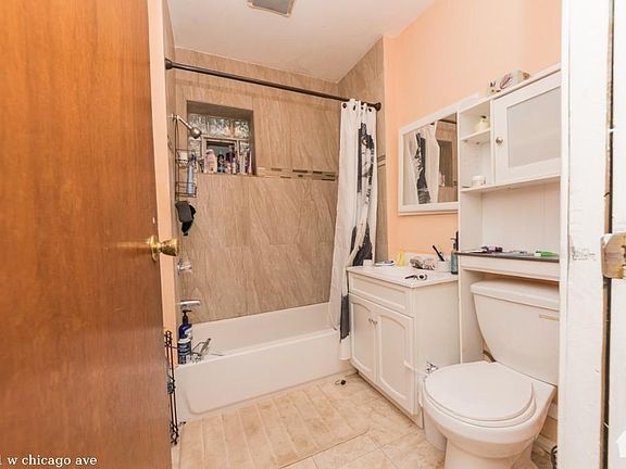 2nd image of 1461 W Chicago Ave #225