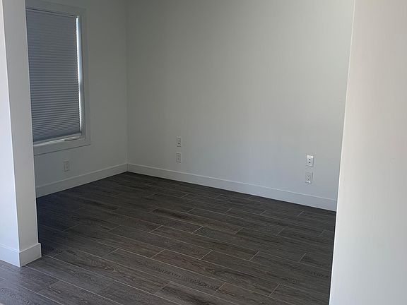 4th image of 440 6th Ave #B