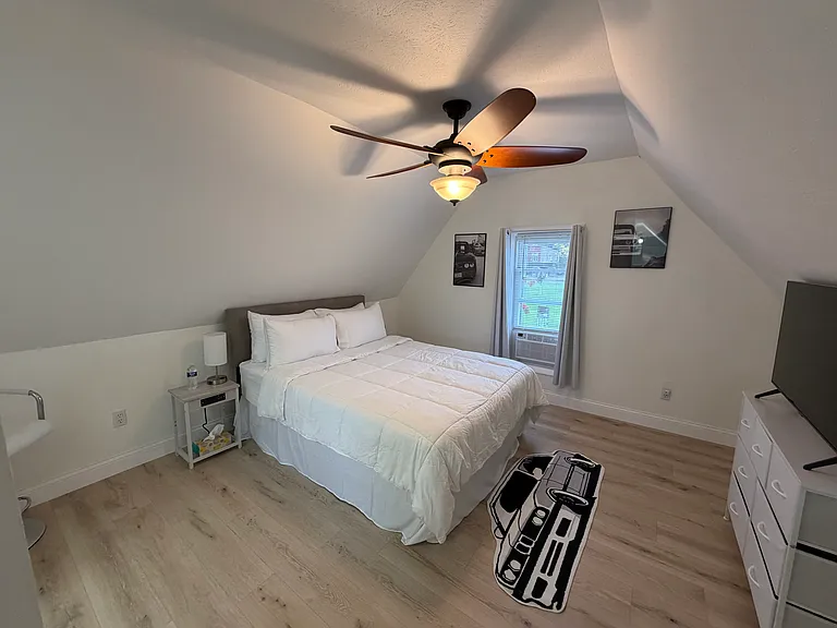 141 N Milton St — Photo 11