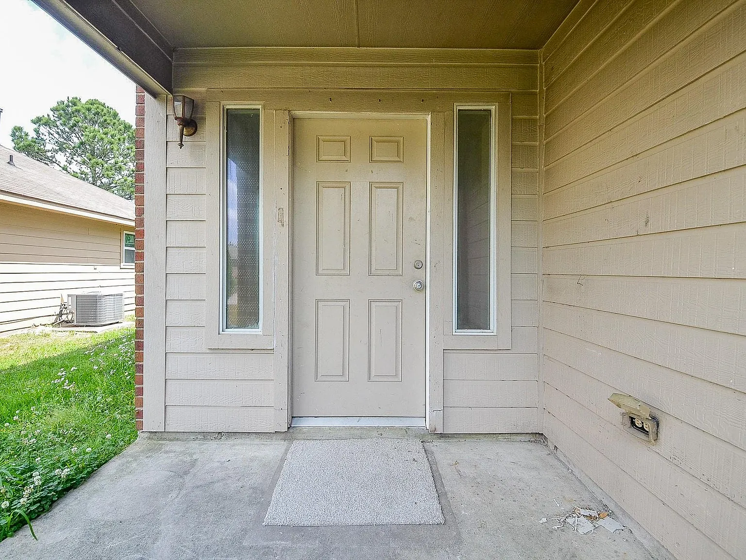 4 bed, 2.5 bath, 1851 sqft, $1,850 — Photo 2