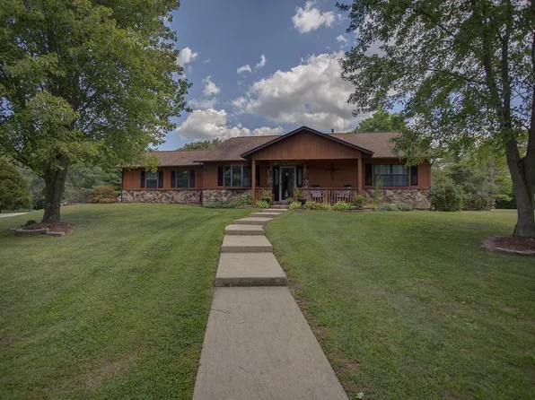 100 Pecan Ln, Belleville, IL 62223
