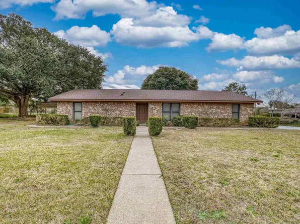 415 Kingsfield Rd, Cantonment, FL 32533