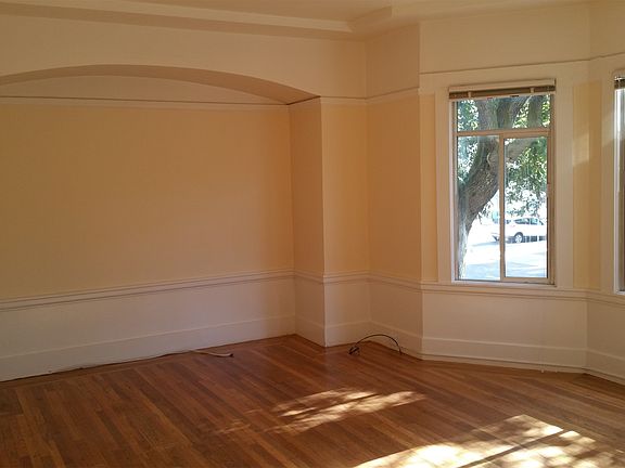 3rd image of 616 Lake St