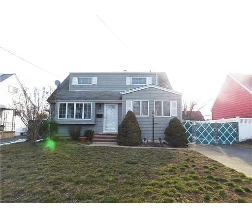 308 Herbert Ave photo 1
