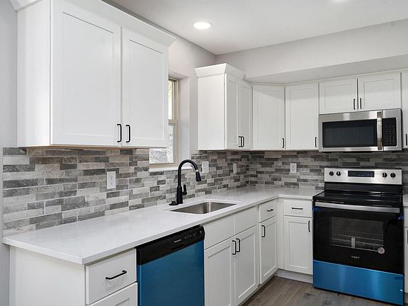 4th image of 22 Lakeshore Dr #A