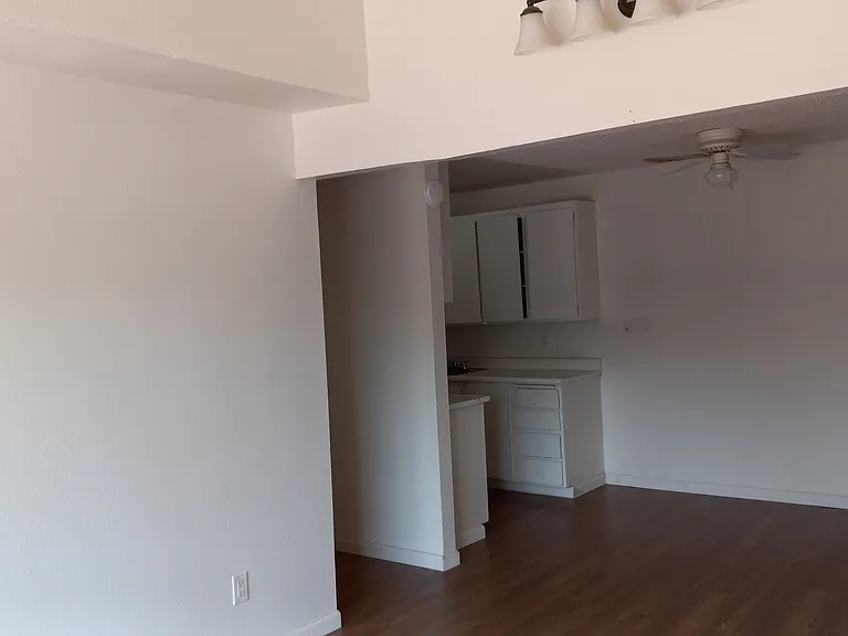 915 W Miner St — Photo 21