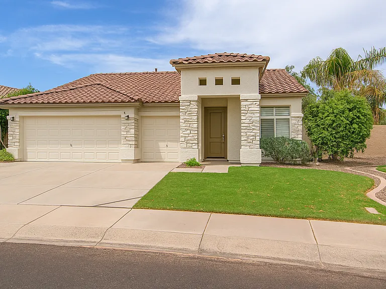 2144 W Olive Way — Photo 5