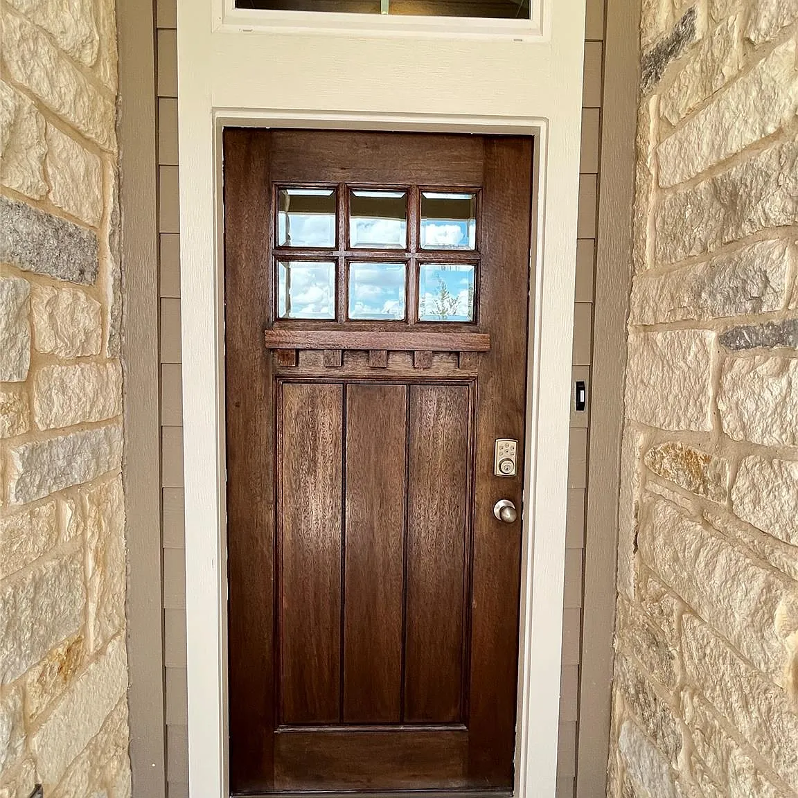 4 bed, 2.0 bath, 1974 sqft, $2,050 — Photo 3