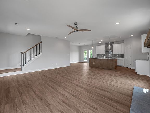 4th image of 612 Windflower Way