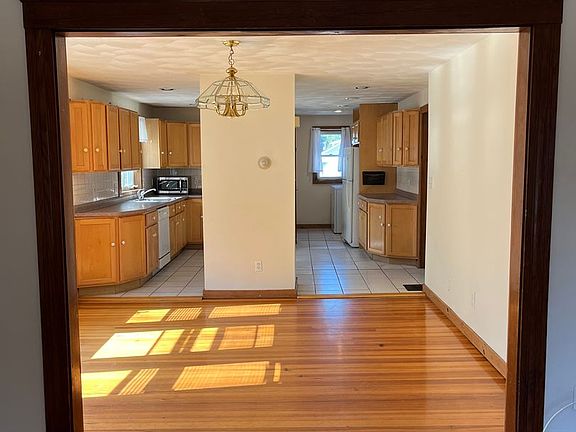 4th image of 27-29 Phillips Ave