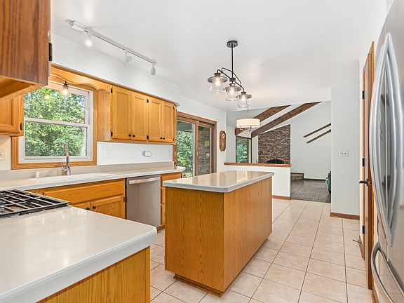 5th image of 20 Arthur Ct