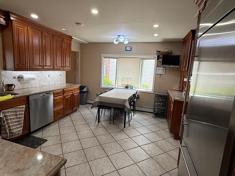 528 Halevy Dr — Photo 3