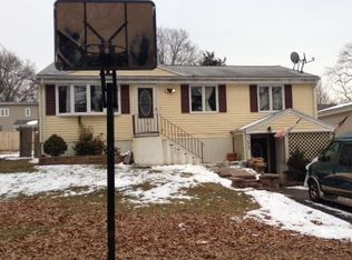 123 Mohawk Dr, West Haven, CT 06516