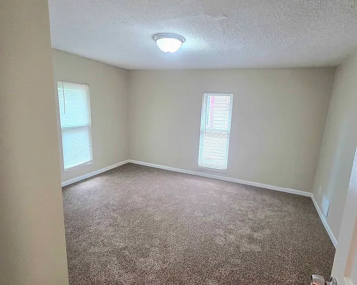 1131 Crosby St — Photo 9