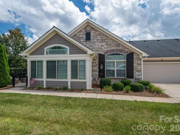 2360 Villa Oaks Ct, Gastonia, NC 28054