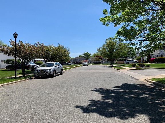 4th image of 43 Pond Ln