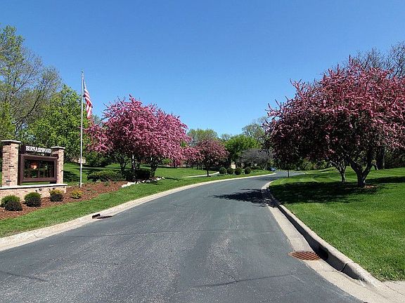 3rd image of 46 Birnamwood Dr