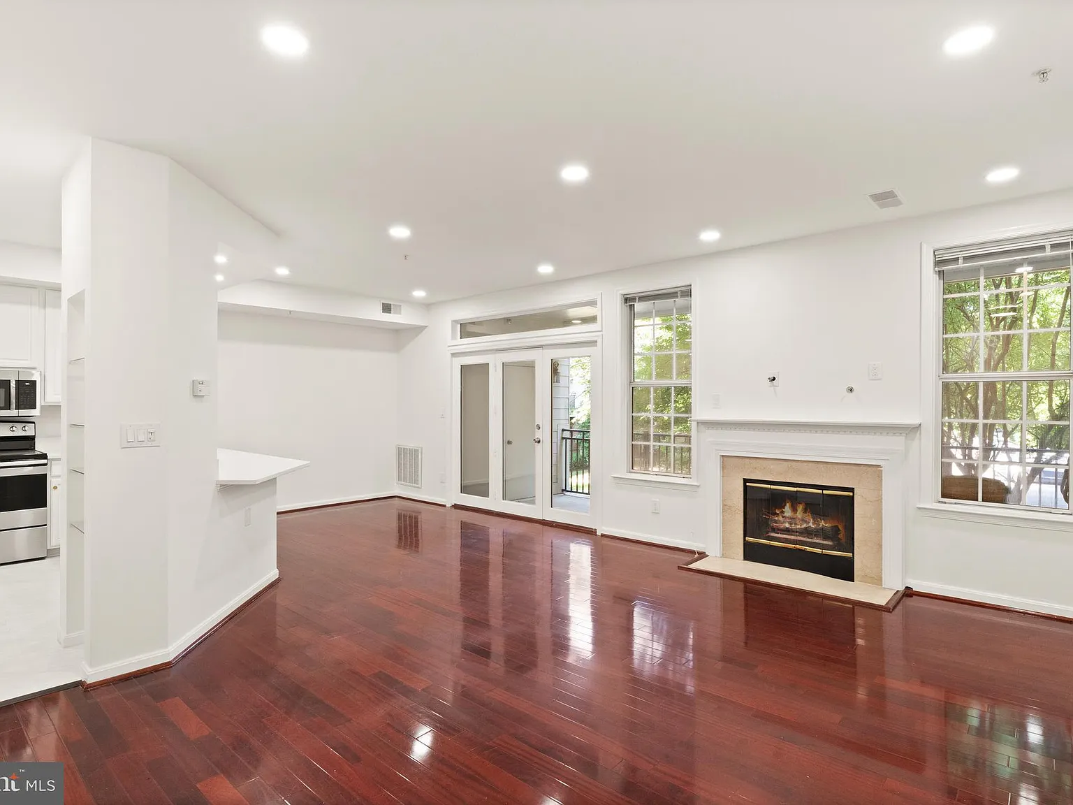 2 bed, 1053 sqft, $2,500 — Photo 4