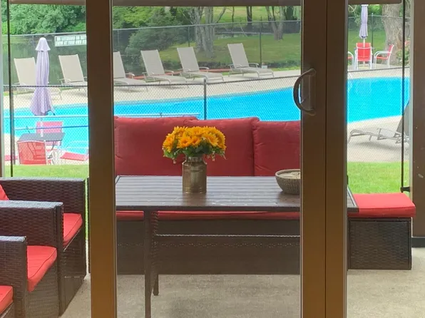 1 E Hayestown Rd Unit 28, Danbury, CT 06811