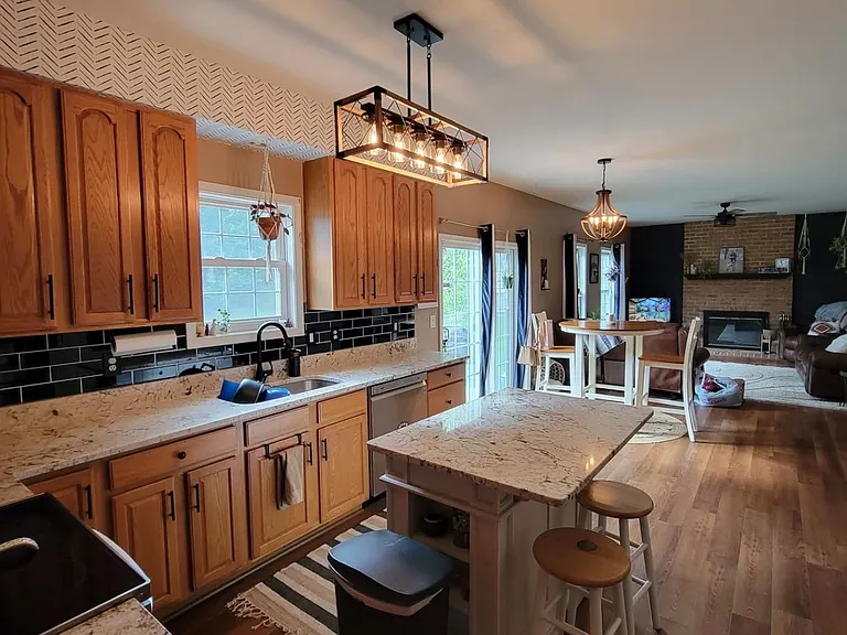 390 Camelot Blvd — Photo 13